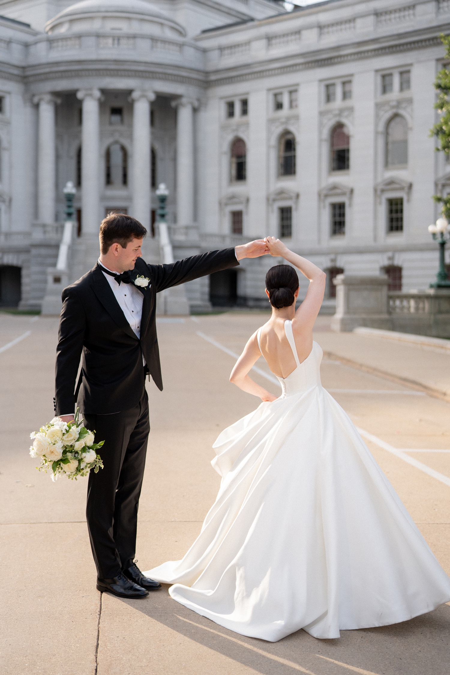 Black Tie Madison Club Wedding by Chicago Wedding Photographer Allison Francois