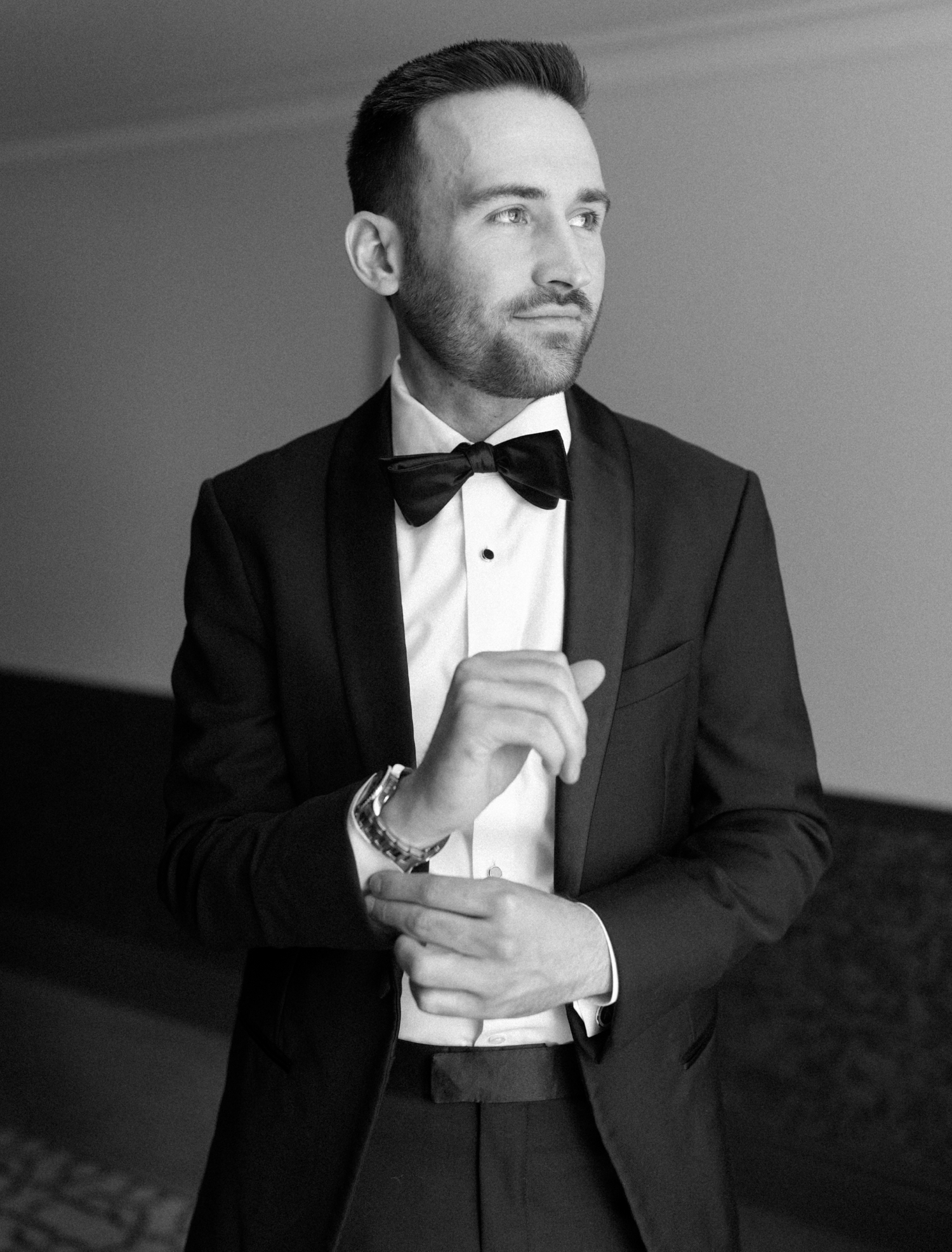 continental hotel chicago wedding of groom getting ready 