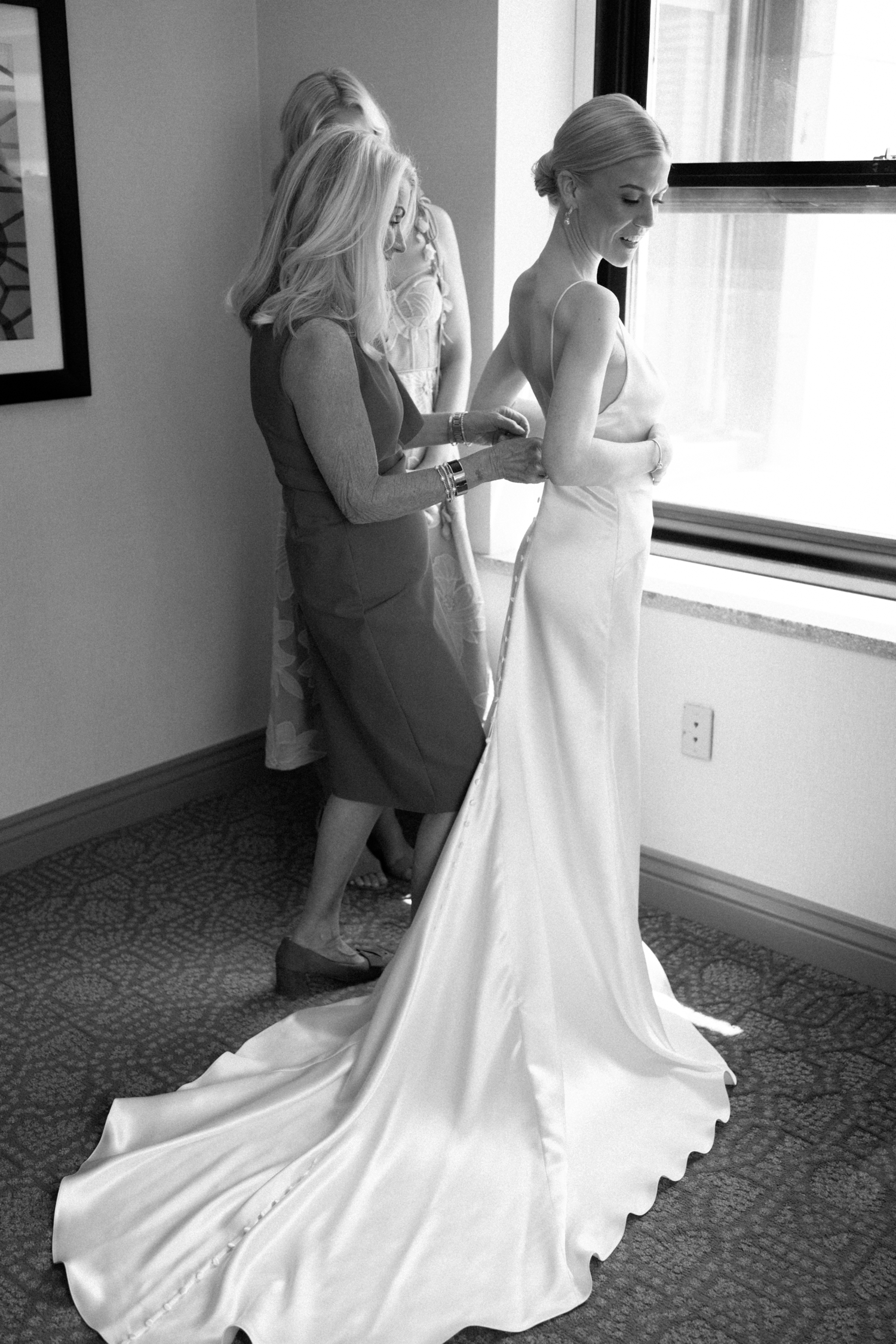 continental hotel chicago wedding of bride getting dress zipped