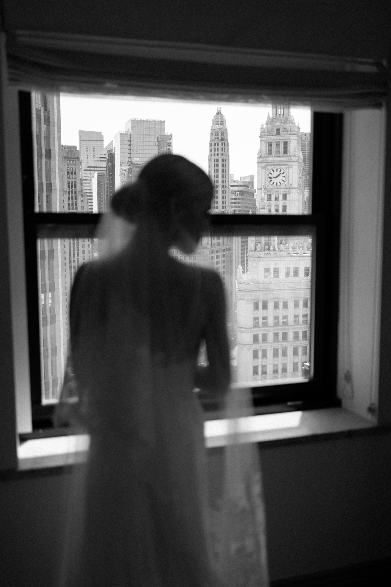 sillouette of bride at intercontinental hotel wedding
