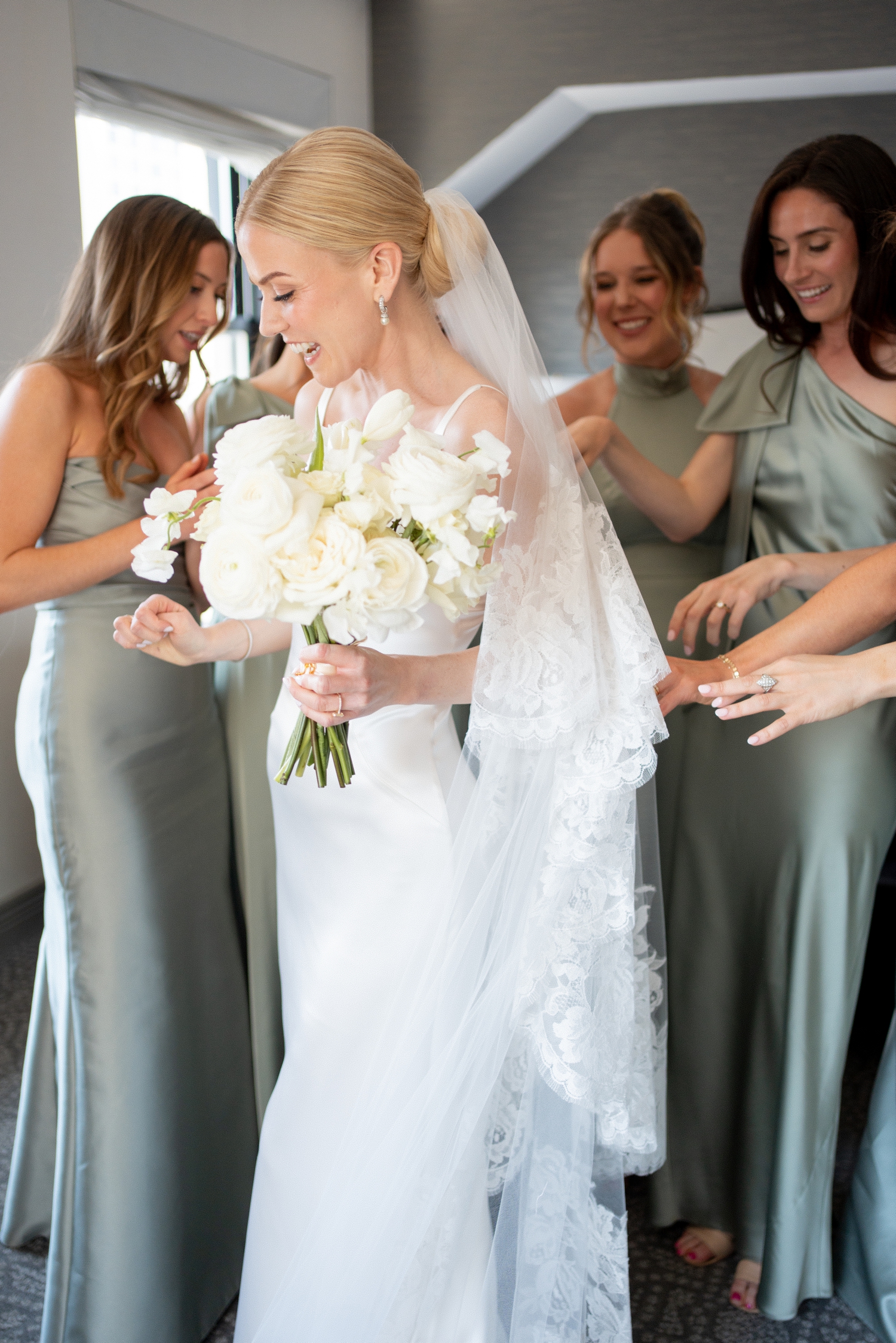 intercontinental hotel wedding photos of bride with bridesmaids