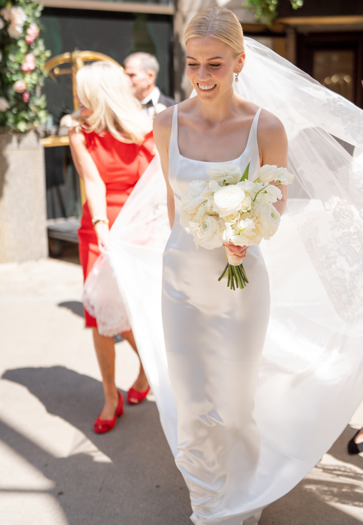 bride walking at intercontinental hotel wedding
