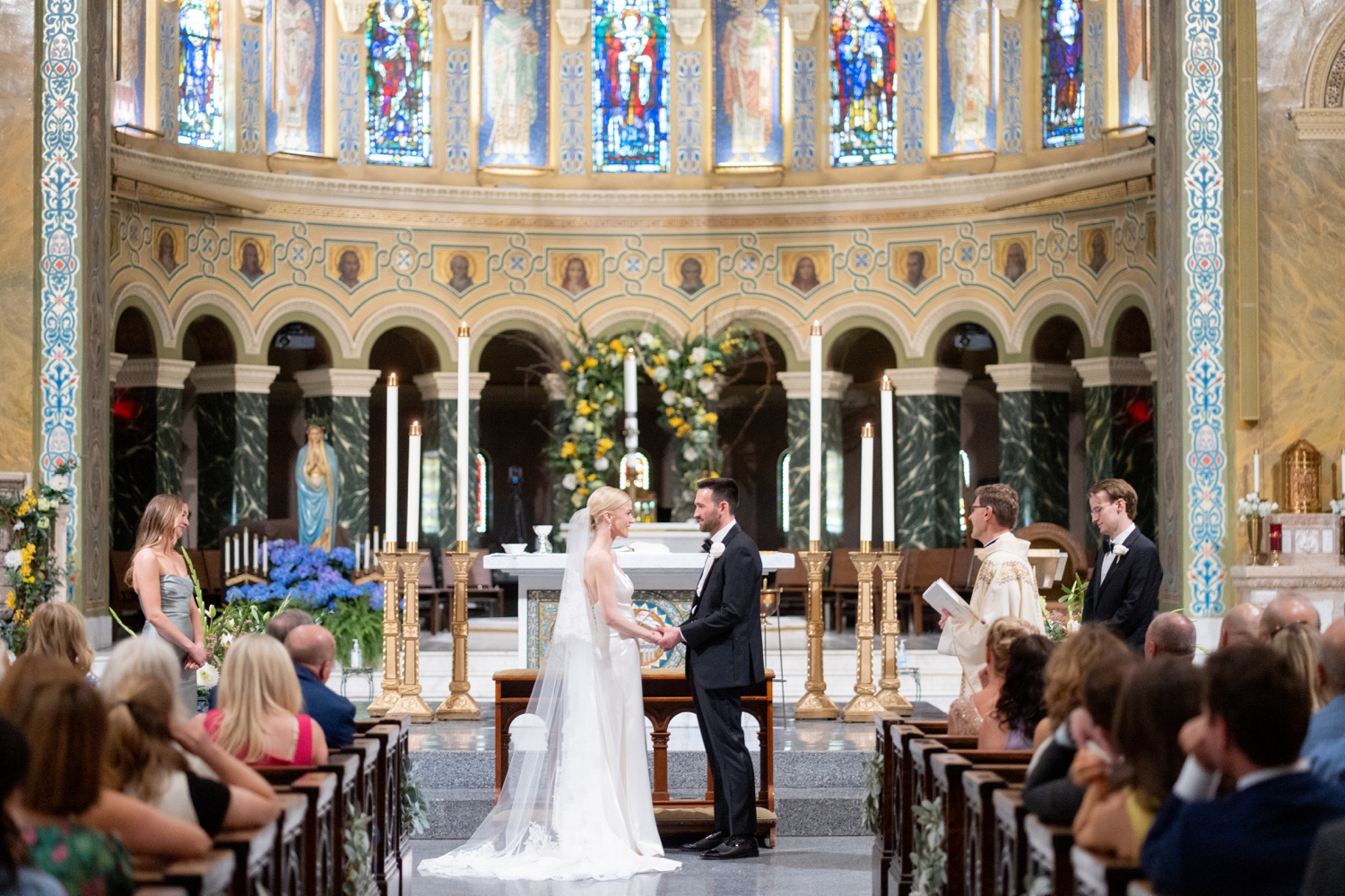 bride and groom at altar at intercontinental chicago magnificent mile wedding