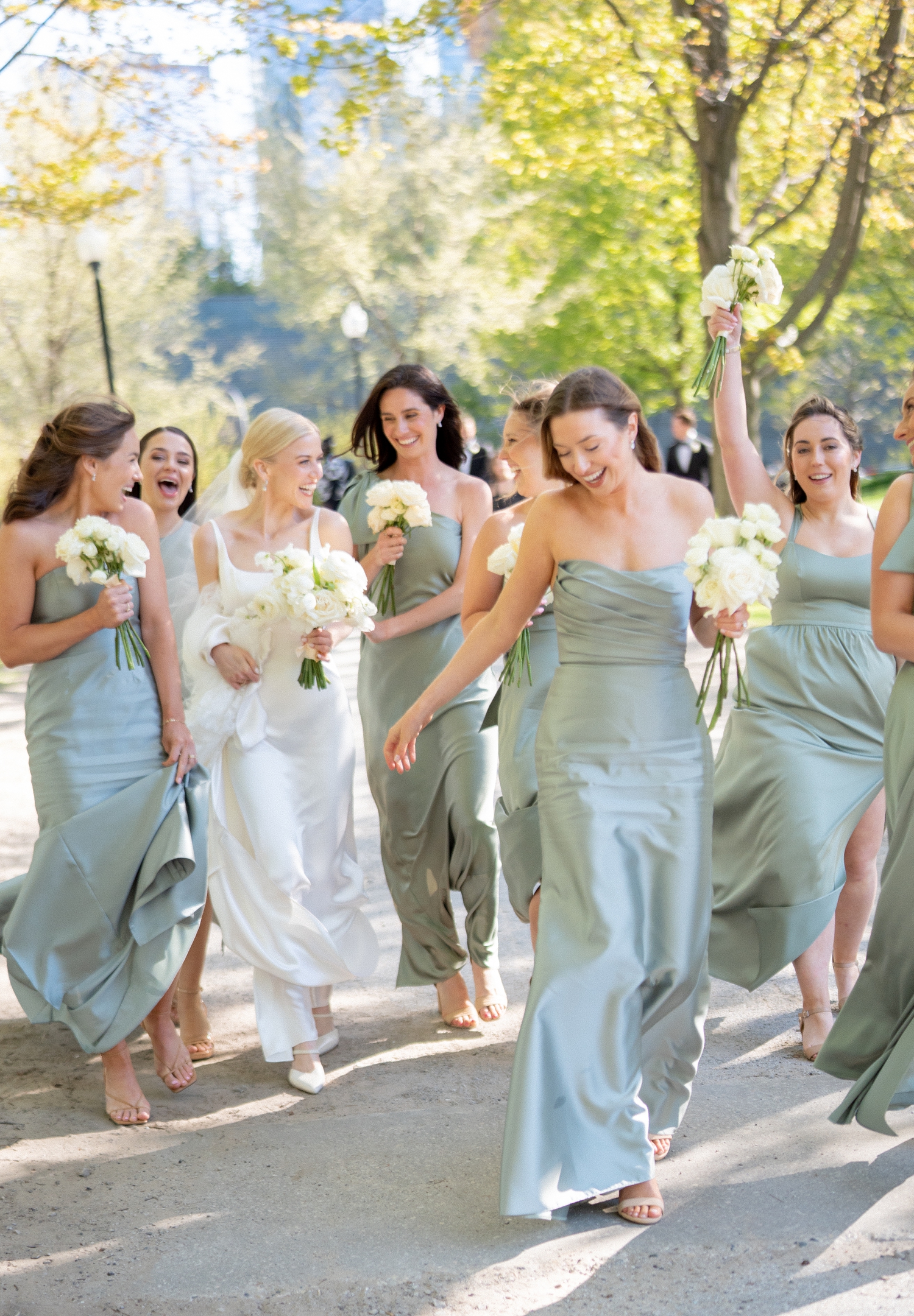 bride with bridesmaids at intercontinental chicago magnificent mile wedding