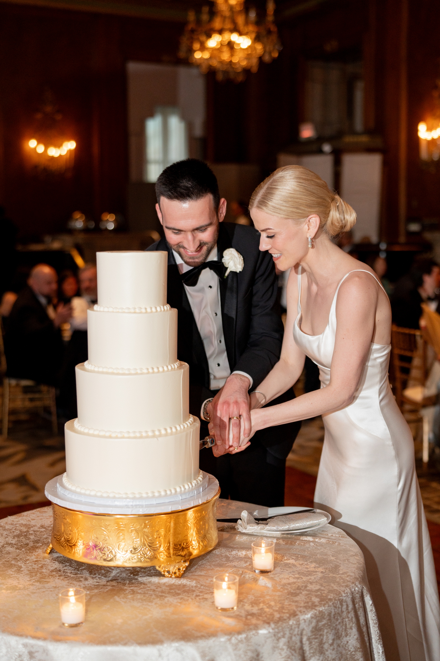 bride and groom cake cutting at intercontinental hotel wedding
